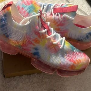NEW in box!! Lucky Step women's tie-dye air cushion sneakers, size 7.5